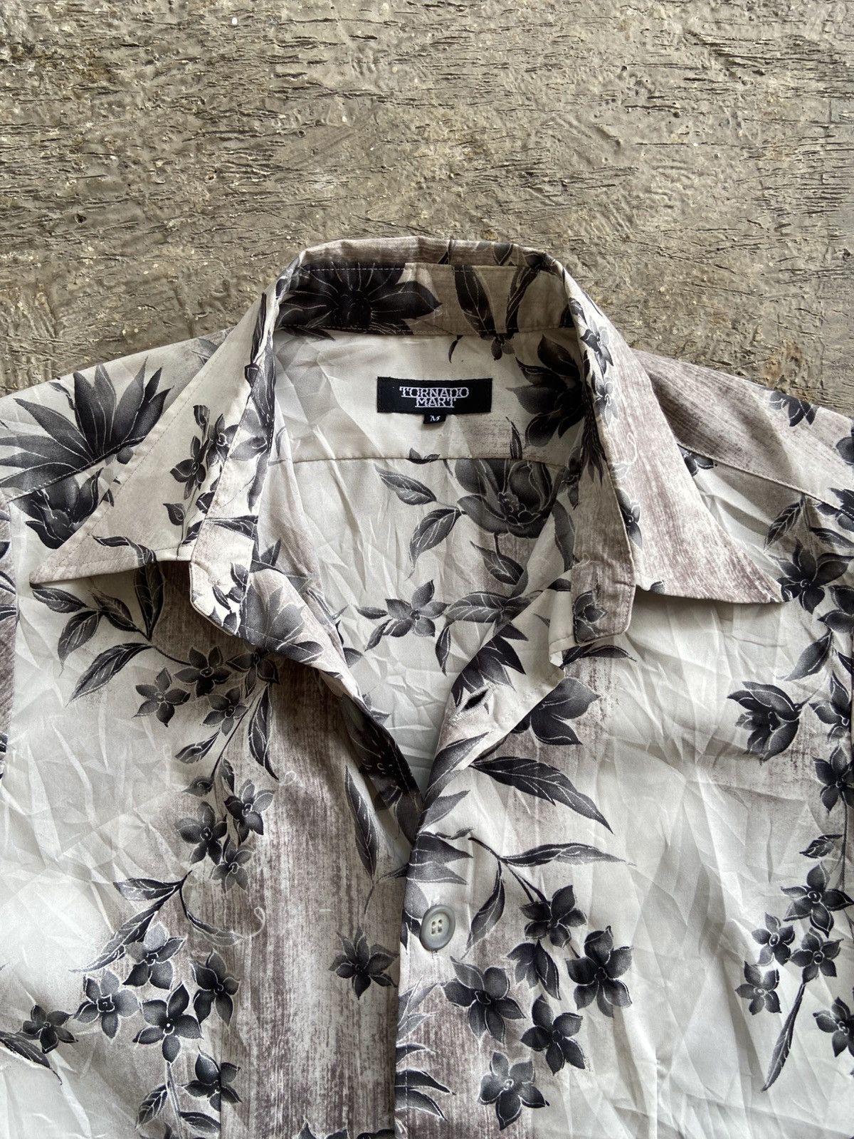Tornado Mart 2000s Tornado Mart - Floral Pattern Button Shirt Size US M / EU 48-50 / 2 - 5 Thumbnail