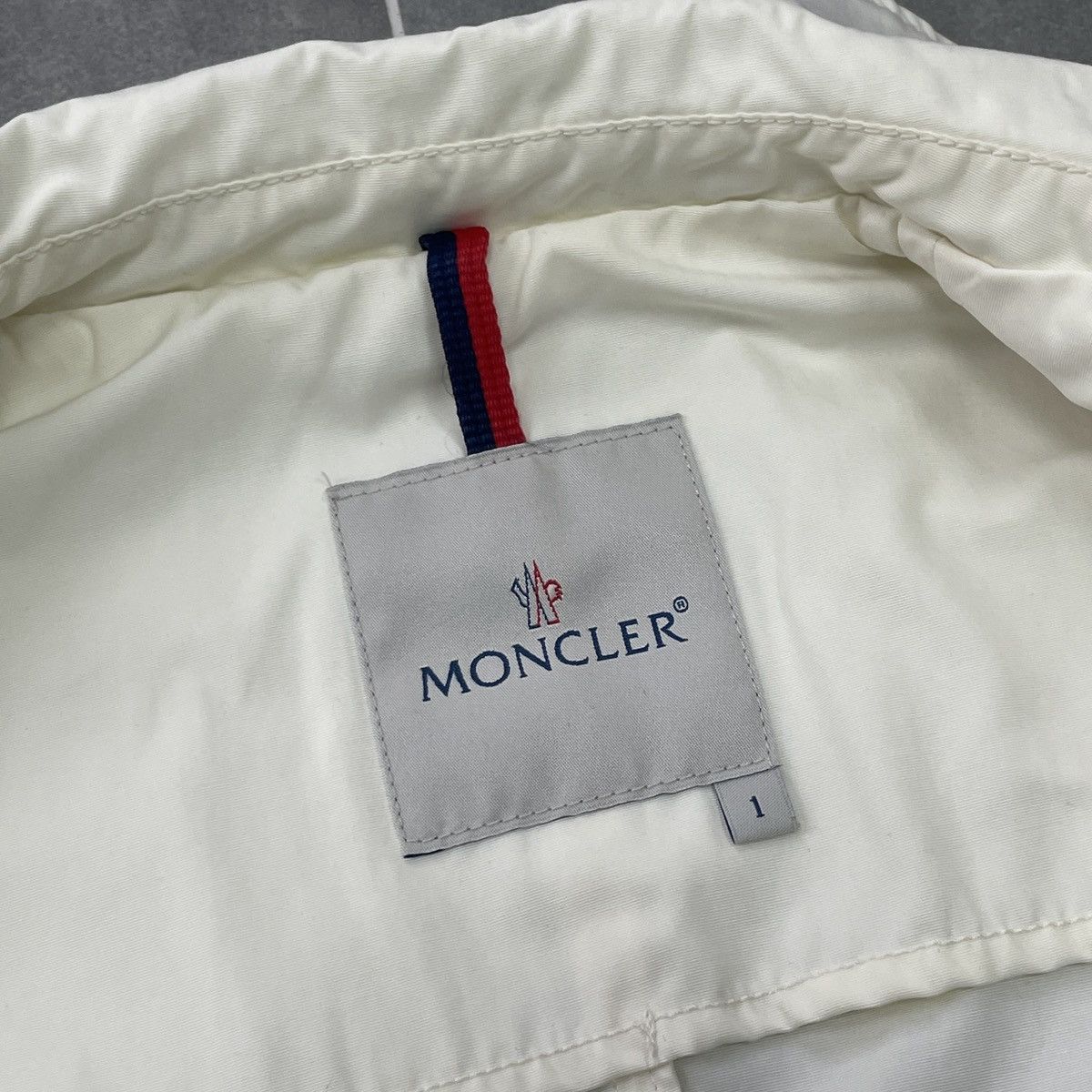 Moncler Authentic Moncler Women Jacket Size 1 (S) Size S / US 4 / IT 40 - 17 Thumbnail