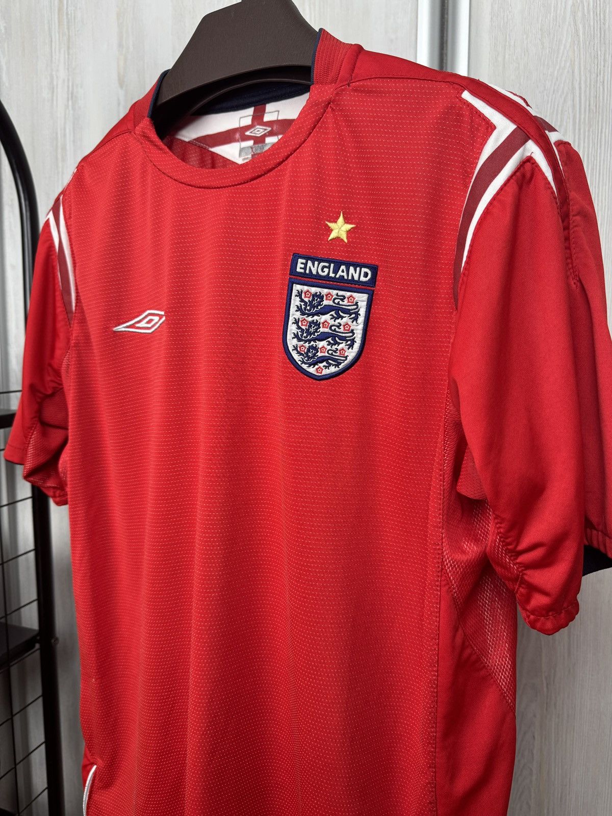 Umbro Umbro England 2004 2006 away soccer jersey football shirt Size US L / EU 52-54 / 3 - 5 Thumbnail