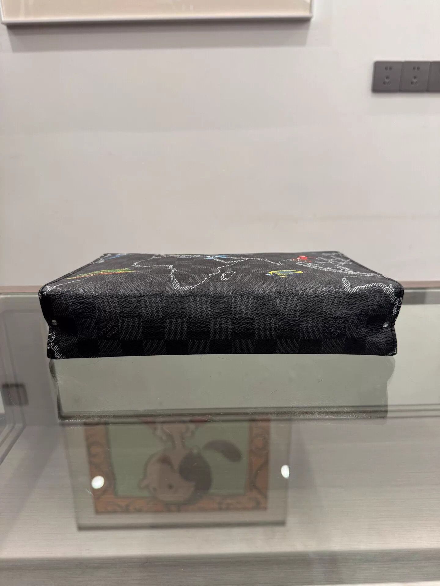 Louis Vuitton Louis Vuitton Pochette Voyage Graffiti Checkerboard Clutch Size ONE SIZE - 5 Thumbnail