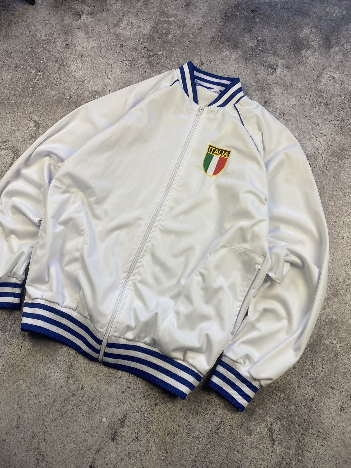 Vintage Vintage RARE Italia Big Logo Zip Track Jacket Y2K Size US L / EU 52-54 / 3 - 5 Thumbnail