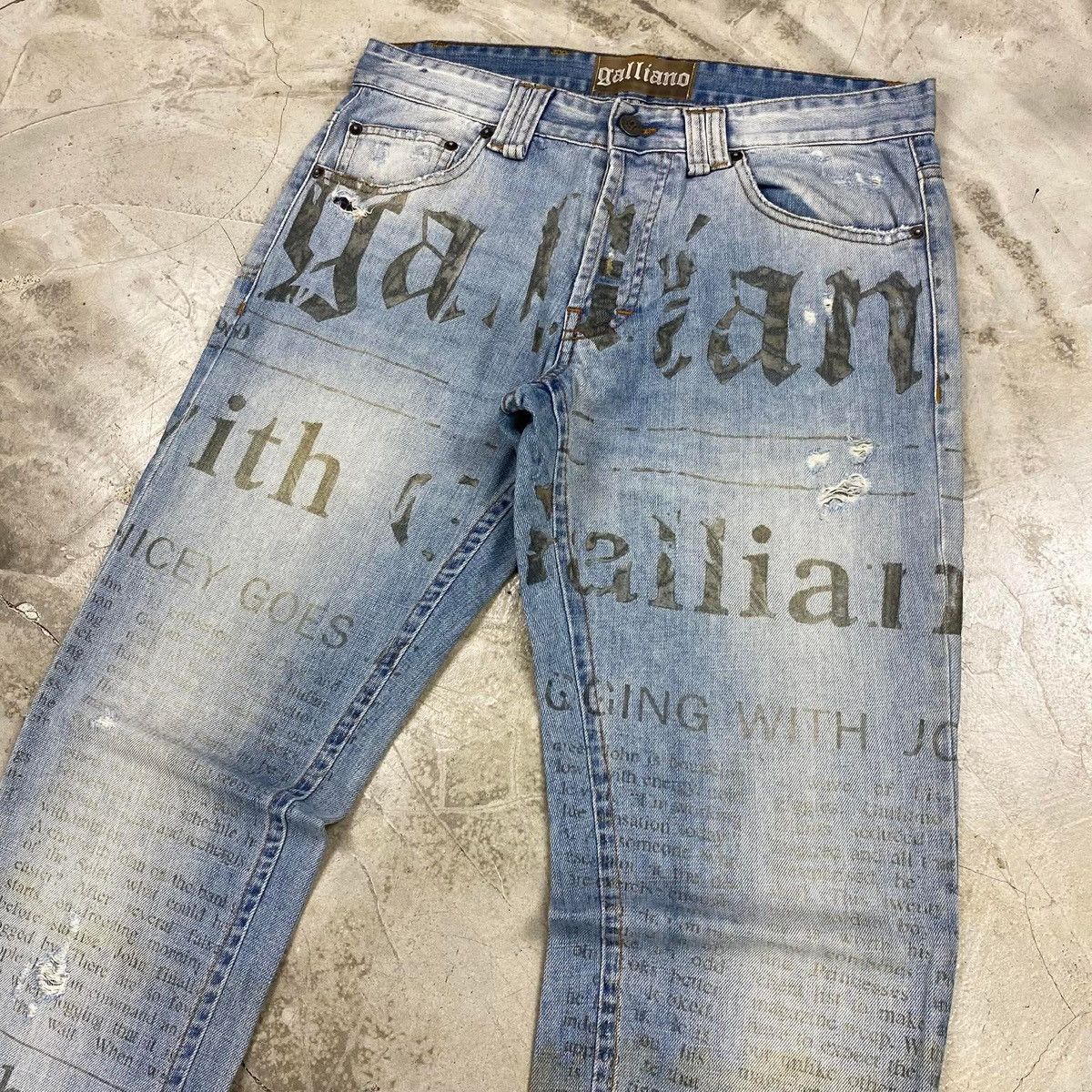 John Galliano News Paper Print Distressed Jeans Size US 32 / EU 48 - 2 Thumbnail