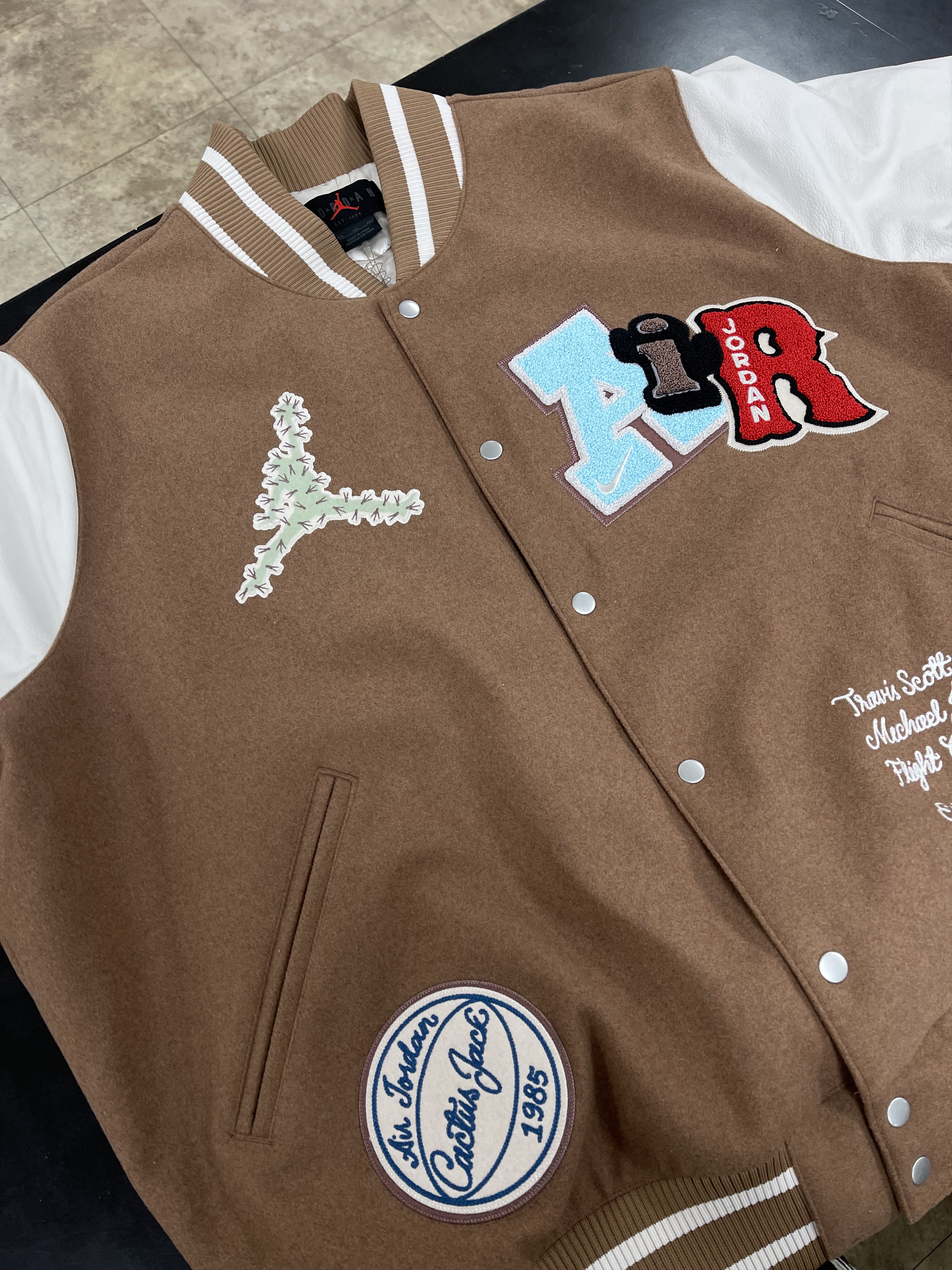 Jordan Brand × Travis Scott Travis Scott x Jordan Varsity Jacket Antique Brown Size US XXL / EU 58 / 5 - 4 Thumbnail