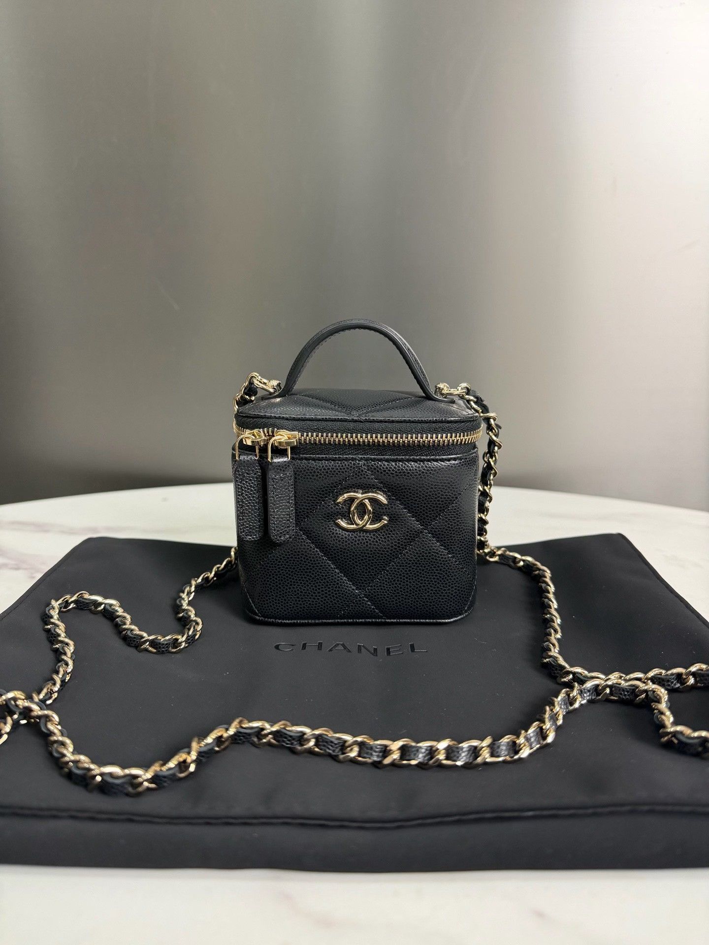 Chanel Pre-loved Bag Very good condition Size ONE SIZE - 1 Thumbnail