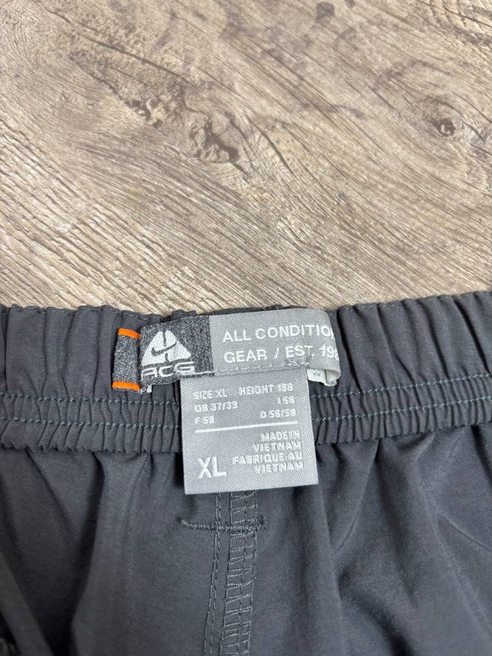 Nike ACG Nike ACG Vintage Reflective Cargo Nylon Baggy Shorts Size US 36 / EU 52 - 7 Thumbnail