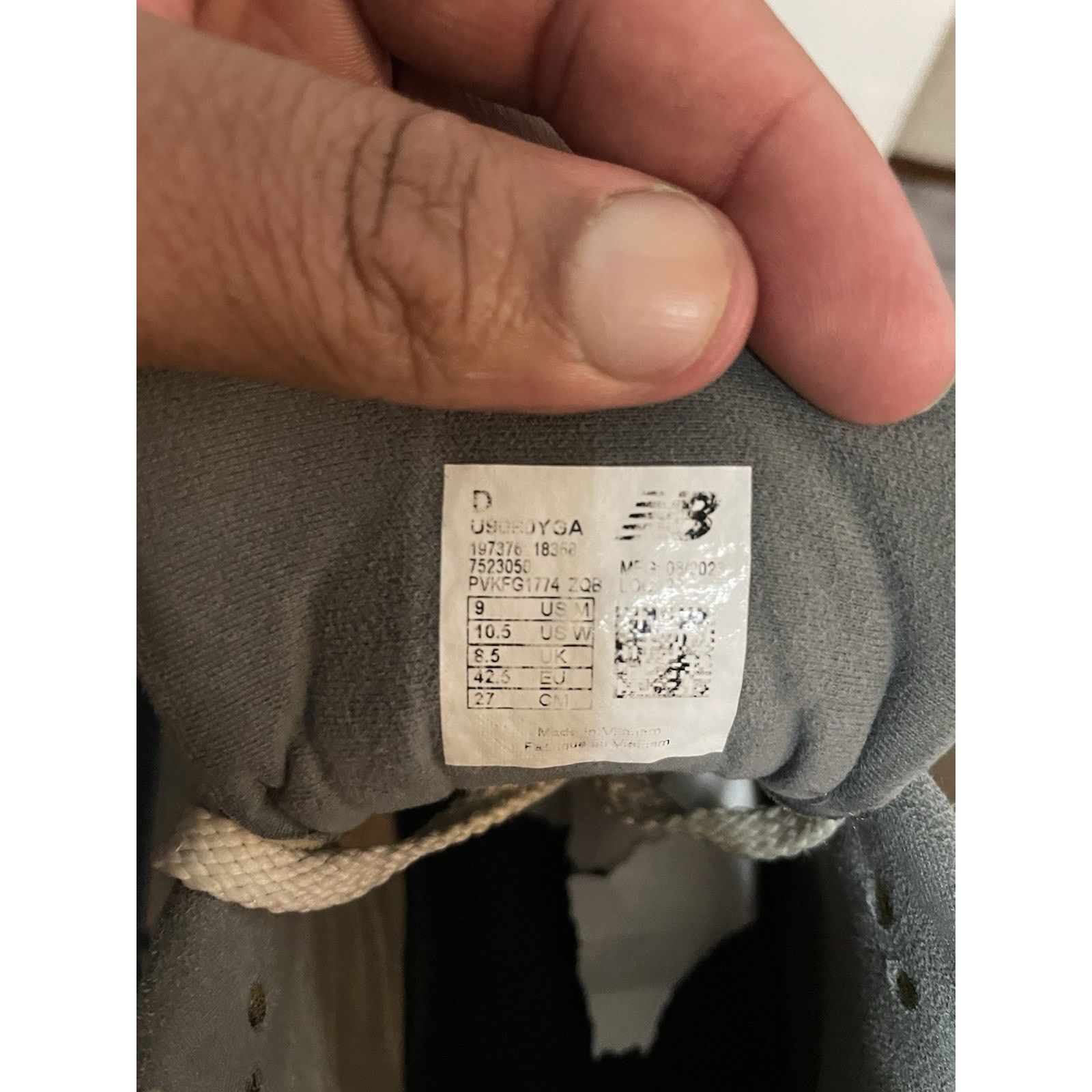 New Balance Size 9 - New Balance 9060 Grey White U9060YGA Size US 9 / EU 42 - 7 Thumbnail