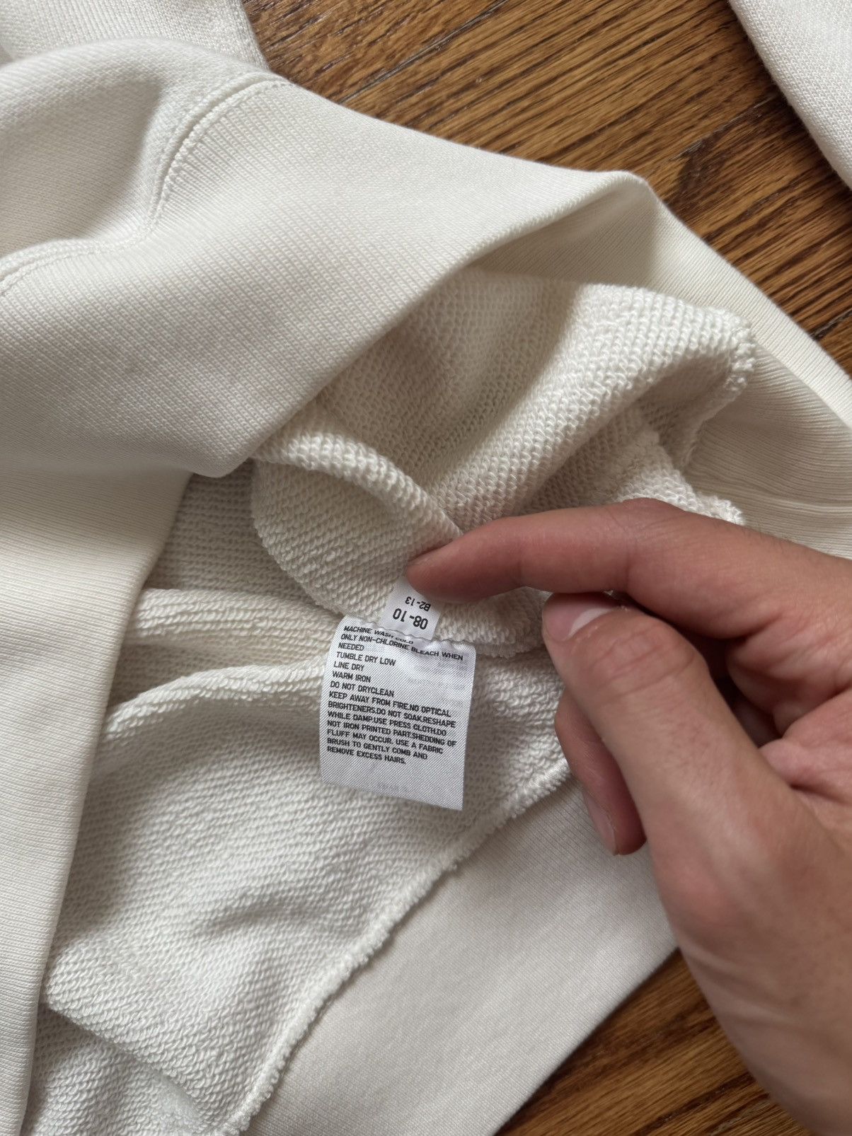 Kaws Kaws x Uniqlo Longsleeve Sweatshirt Size US L / EU 52-54 / 3 - 5 Thumbnail