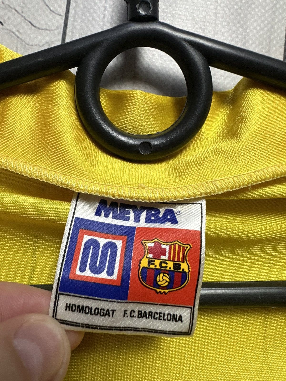 Vintage Vintage Retro Barcelona shirt soccer jersey rare yellow away Size US L / EU 52-54 / 3 - 6 Thumbnail