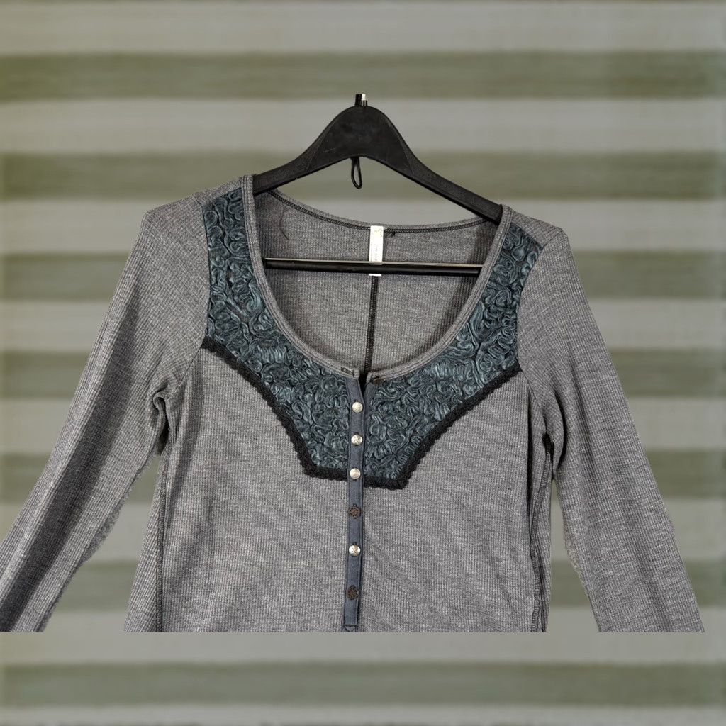 Free People Free People Thermal Top Womens M Gray Henley Neck Ribbon Details Long Sleeve Button Front Blouse Size M / US 6-8 / IT 42-44 - 1 Thumbnail