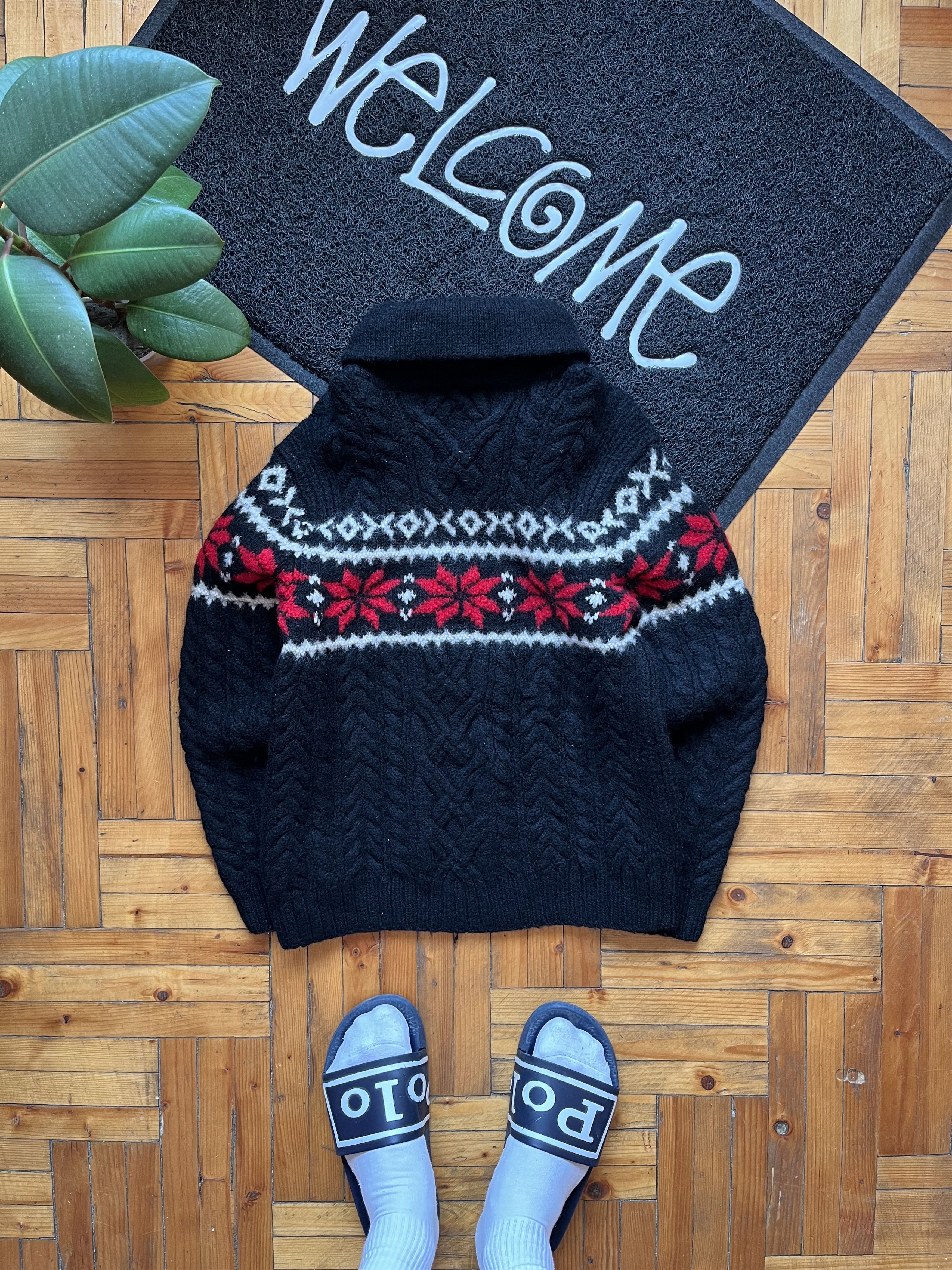Polo Ralph Lauren Vintage Polo Ralph Lauren Aztec Snowflake Sweater Hand Knit Size S / US 4 / IT 40 - 4 Thumbnail
