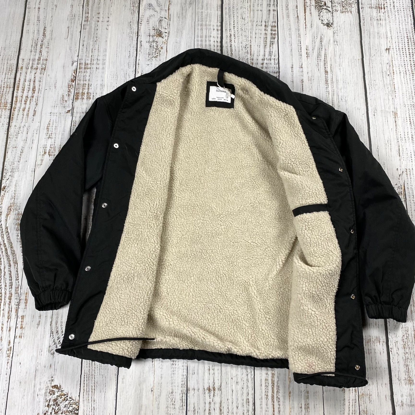 Bershka Bershka Jacket Windbreaker Black | Bomber Jacket | Lined | Size S | Men | Regular | Cotton/Polyester | Mid-Length | 200+ characters? Size US S / EU 44-46 / 1 - 6 Thumbnail