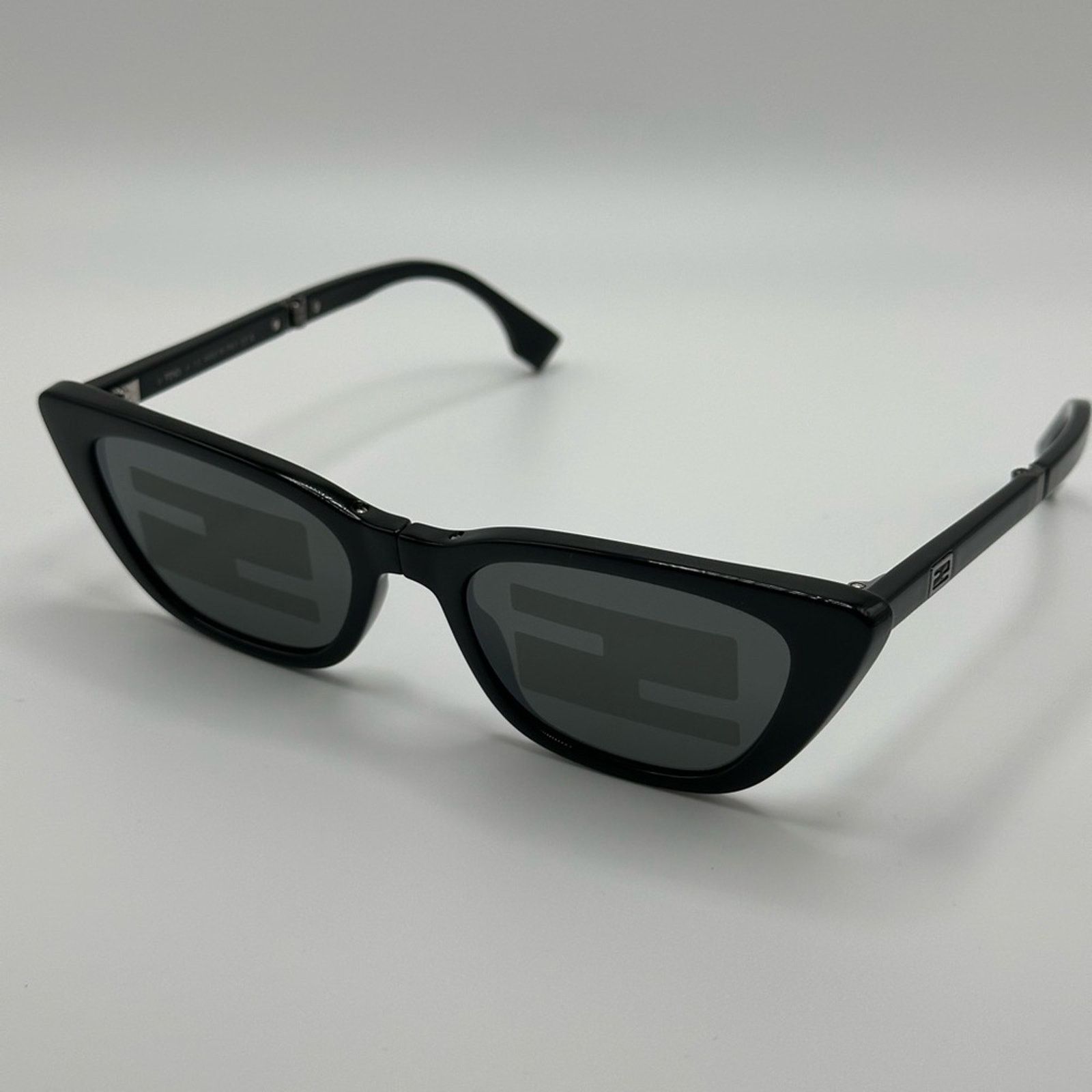 Fendi FENDI Sunglasses FE40089I 5301C Shiny Black/Smoke Mirror NEW Size ONE SIZE - 3 Thumbnail