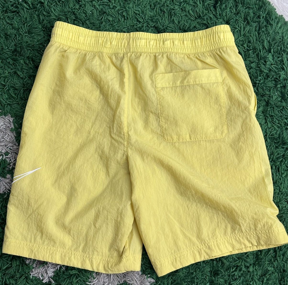 Nike Vintage Nike Nylon shorts size Medium Size US 34 / EU 50 - 2 Thumbnail