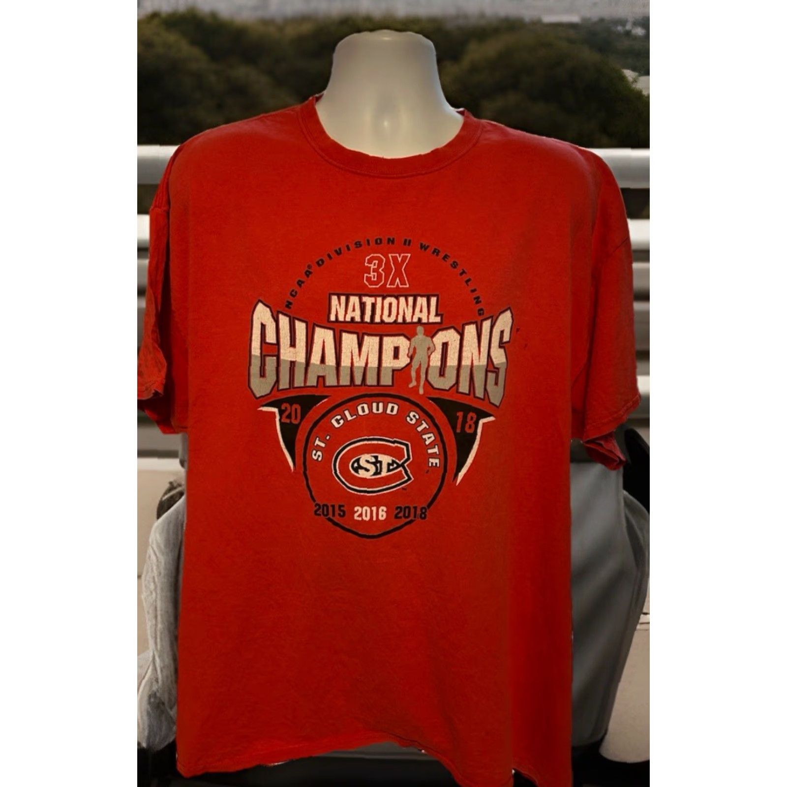 Vintage St Cloud State Champions Shirt Men 2XL Red Short Sleeve 2015 Blue 84 Wrestling Logo Graphic Print Shirt Size US XXL / EU 58 / 5 - 4 Thumbnail