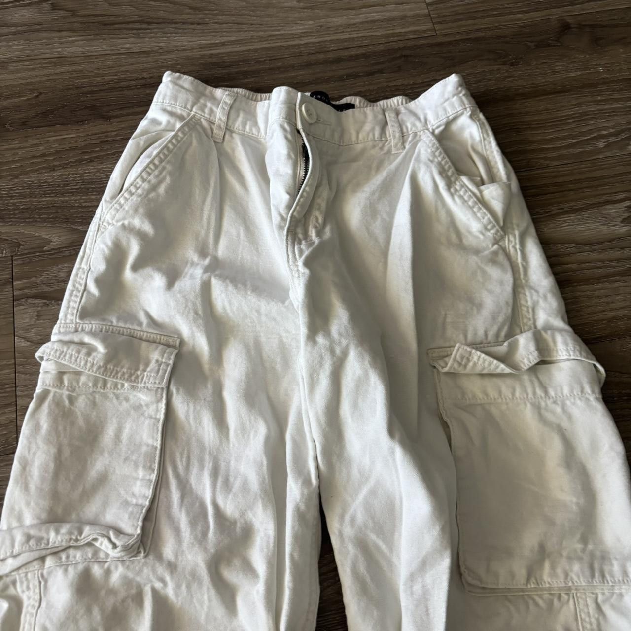 Vintage Crazy Vintage Y2K/2000s White Skater Cargo Pants! Size US 26 / EU 42 - 5 Thumbnail