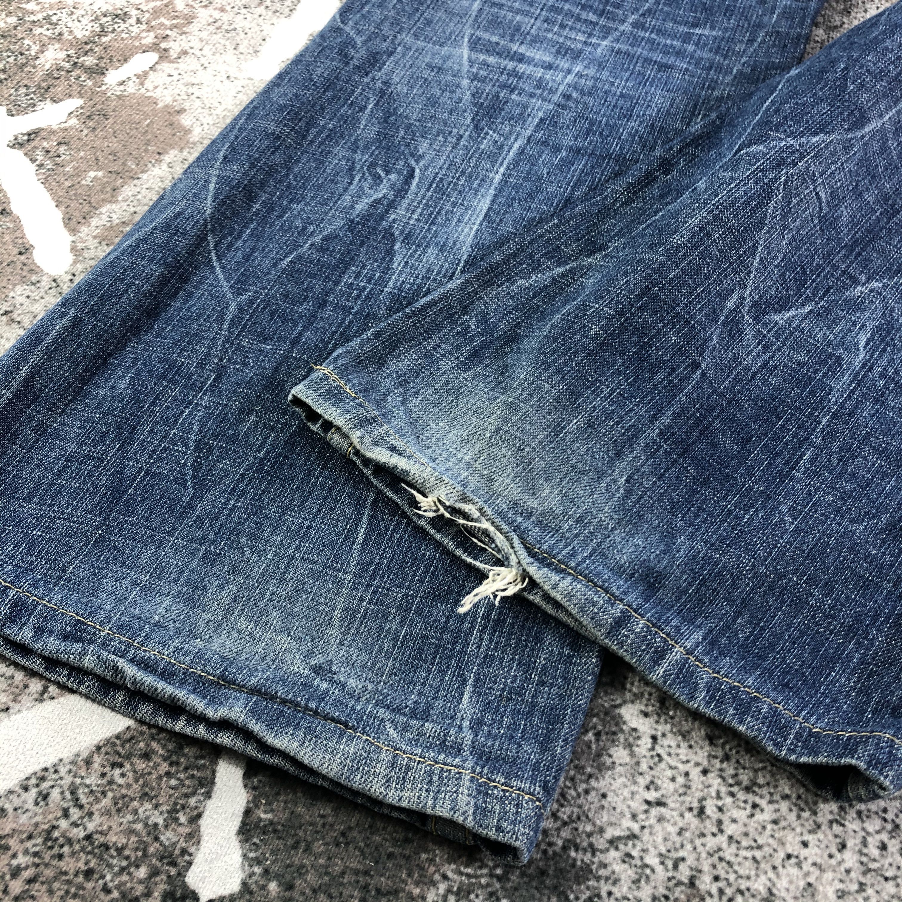Japanese Brand Red Pepper Jeans Faded Blue Distressed Denim KJ1744 Size US 32 / EU 48 - 6 Thumbnail