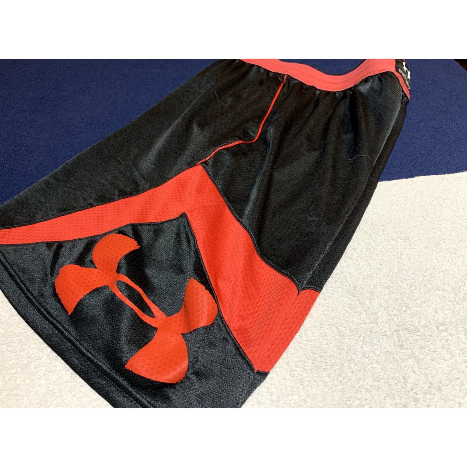 Under Armour VINTAGE Under Armour Men Basketball Shorts Small Activewear Red 90s Size US 29 - 4 Thumbnail