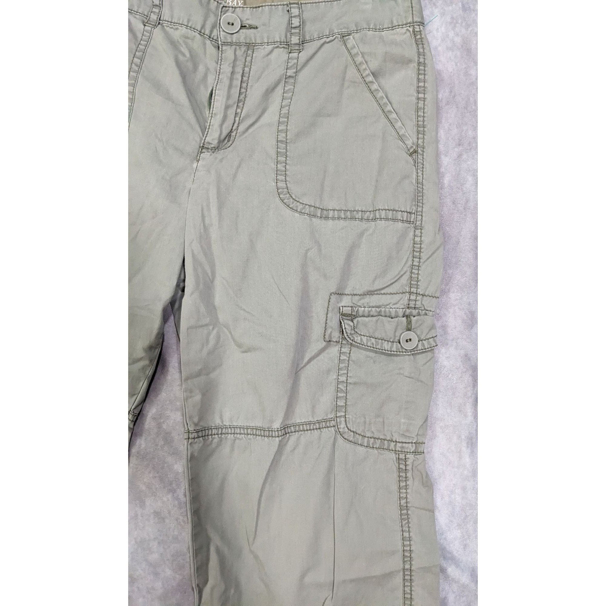 St. Johns Bay Preppy Casual Grey Capris by St. John's Bay Size 34" / US 12 / IT 48 - 5 Thumbnail