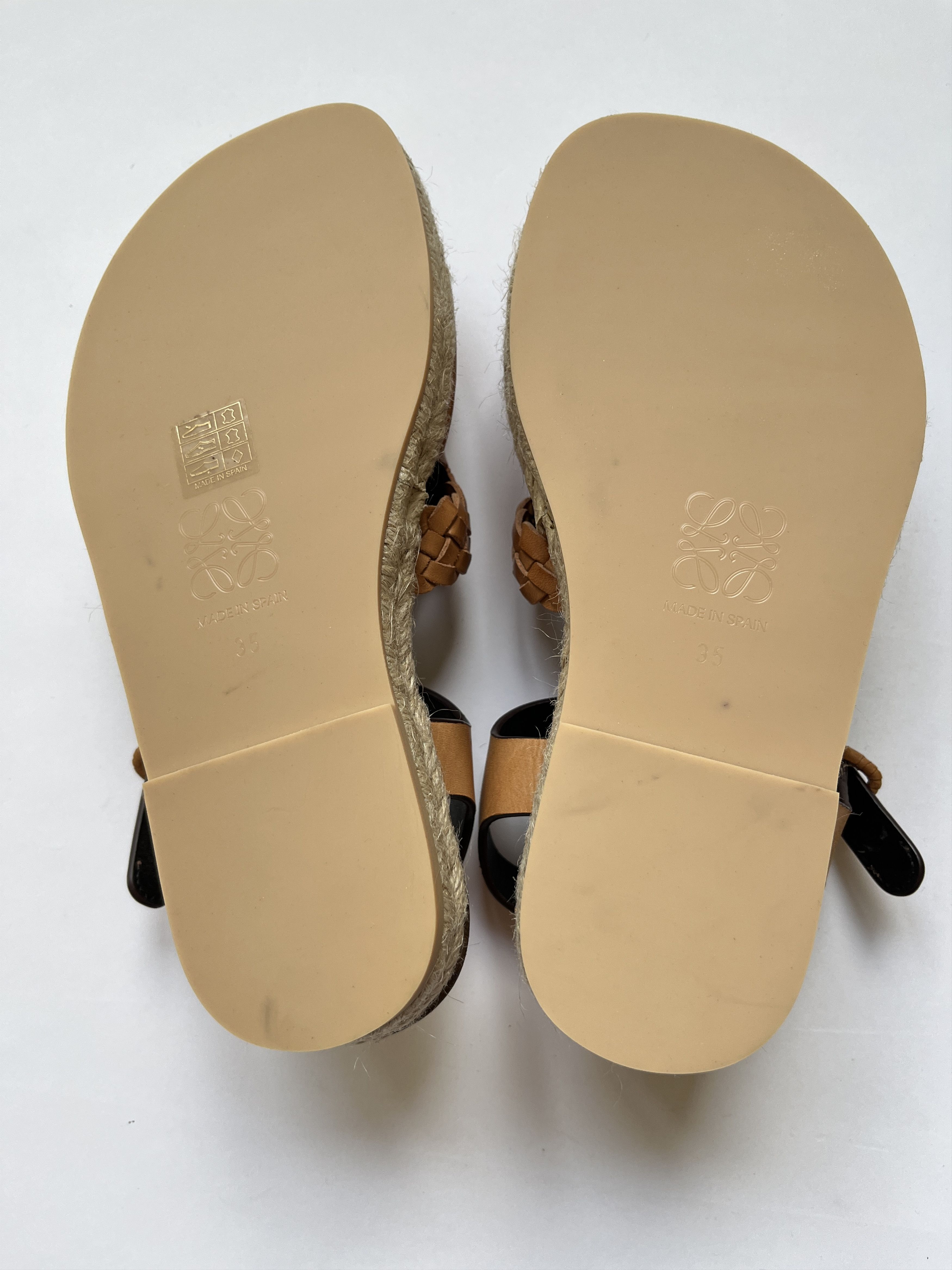 Loewe ⚡️QUICK SALE⚡️2019 Loewe Tan Moulded Toe Ring Sandals Size US 5 / IT 35 - 7 Thumbnail