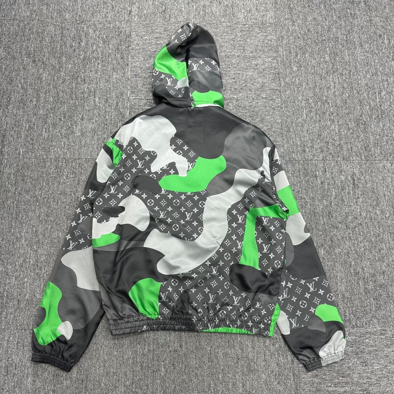 Louis Vuitton louis vuitton camouflage hooded jacket. Size US L / EU 52-54 / 3 - 2 Thumbnail