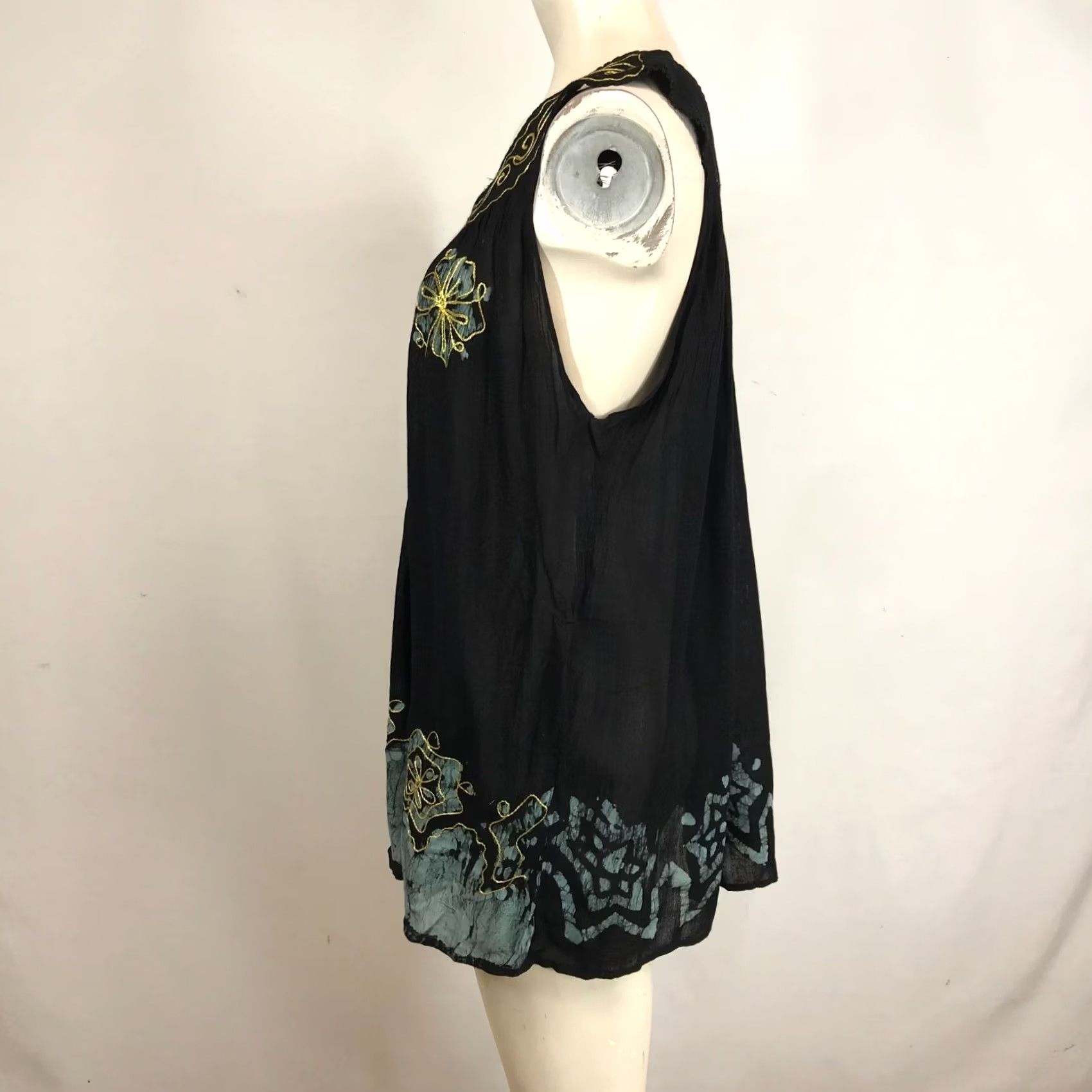 Vintage SAKKAS WOMEN'S FREE SIZE BLACK/MINT SLEEVELESS V NECK EMBROIDERED TOP Size ONE SIZE - 6 Thumbnail