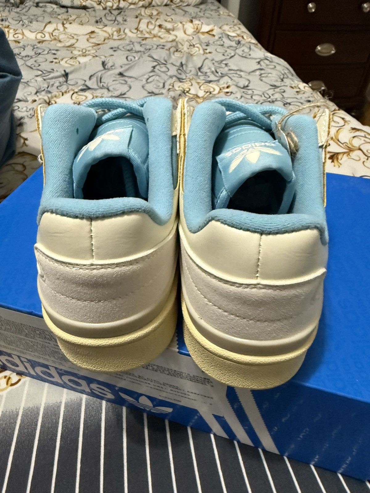Adidas BLUE WHITE ADIDAS Size US 8 / EU 41 - 7 Thumbnail