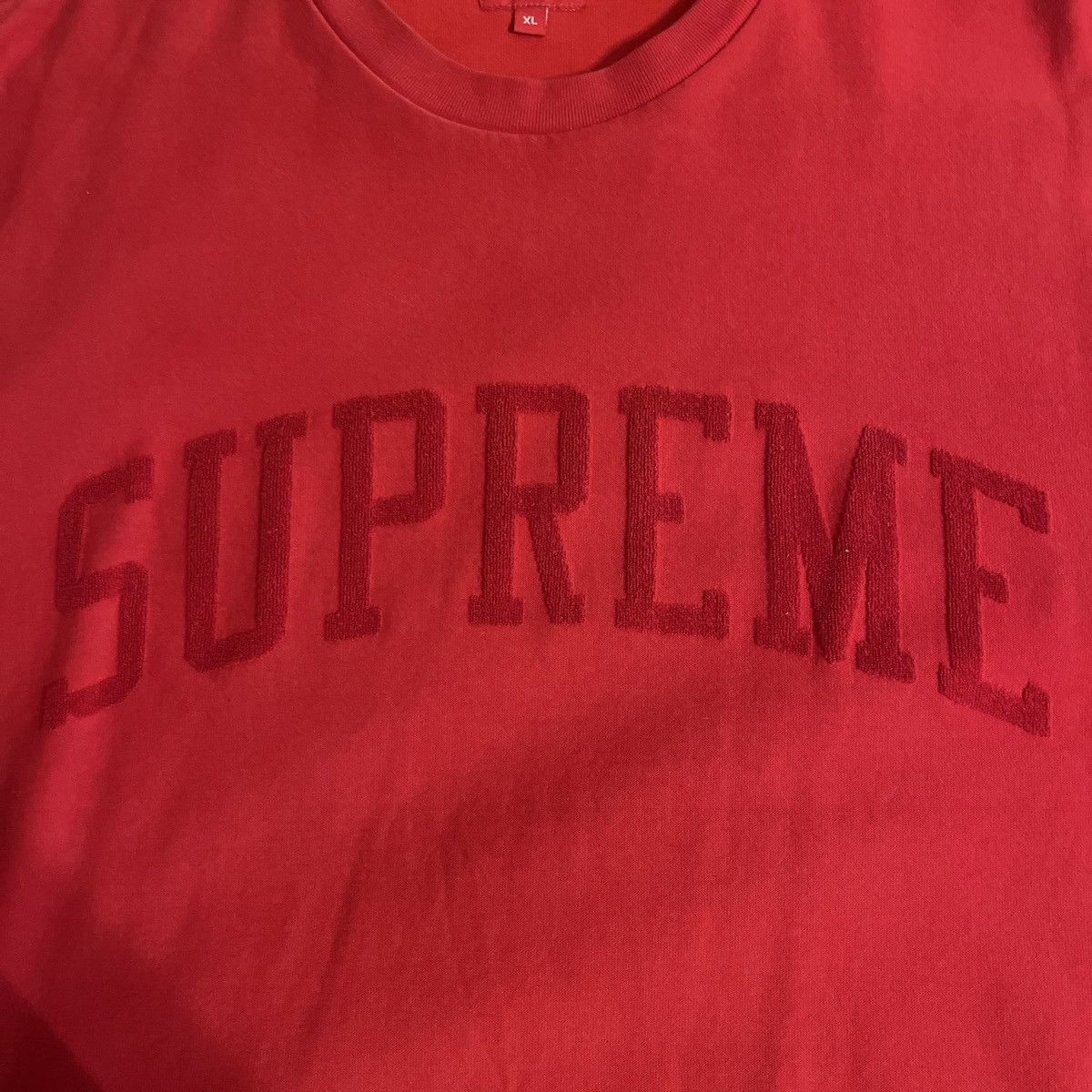 Supreme Red Supreme Chenille Arc Tee Size US XL / EU 56 / 4 - 2 Thumbnail