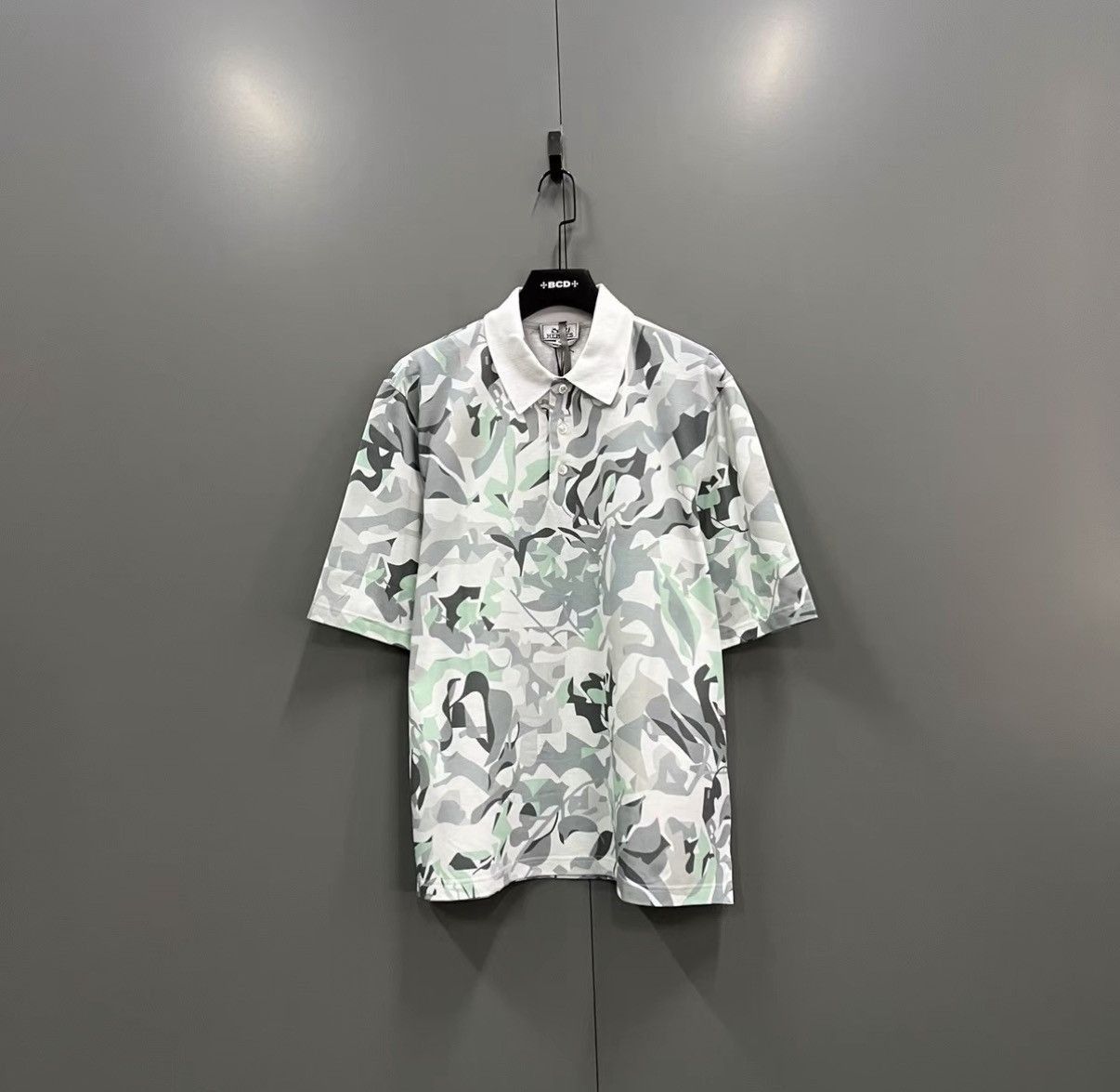 Hermes White Camouflage Short Sleeve Polo Shirt Size US XL / EU 56 / 4 - 1 Thumbnail