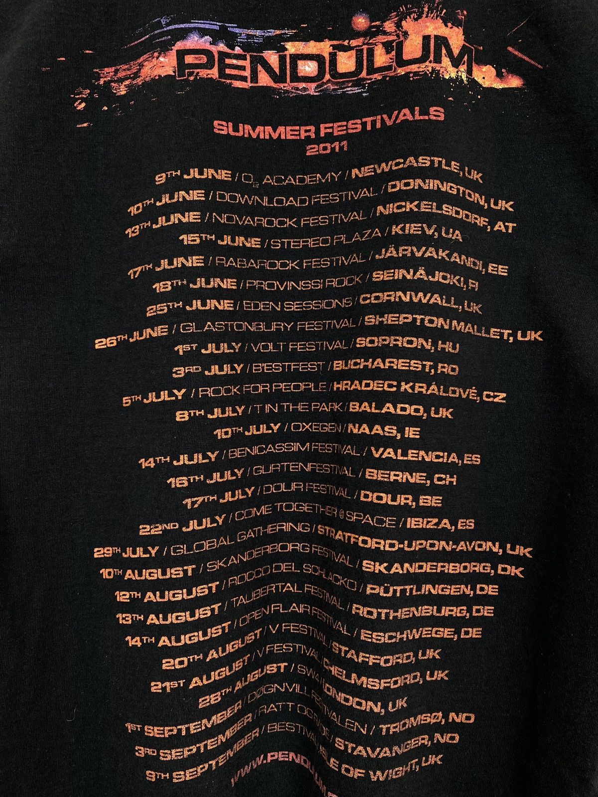 Band Tees Pendulum Feed The Fire Summer Festivals 2011 T-shirt Size M Size US M / EU 48-50 / 2 - 8 Thumbnail