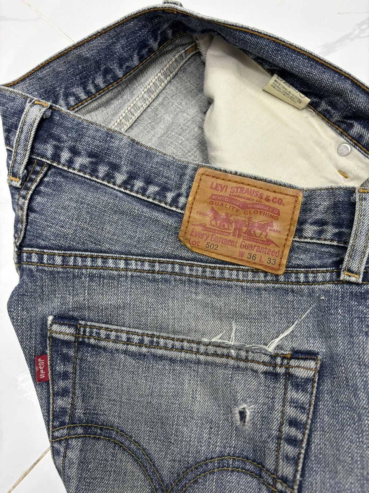 Levi's VINTAGE LEVIS 502 BLUE WASH BAGGY DISTRESS DENIM JEANS Size US 36 / EU 52 - 9 Thumbnail