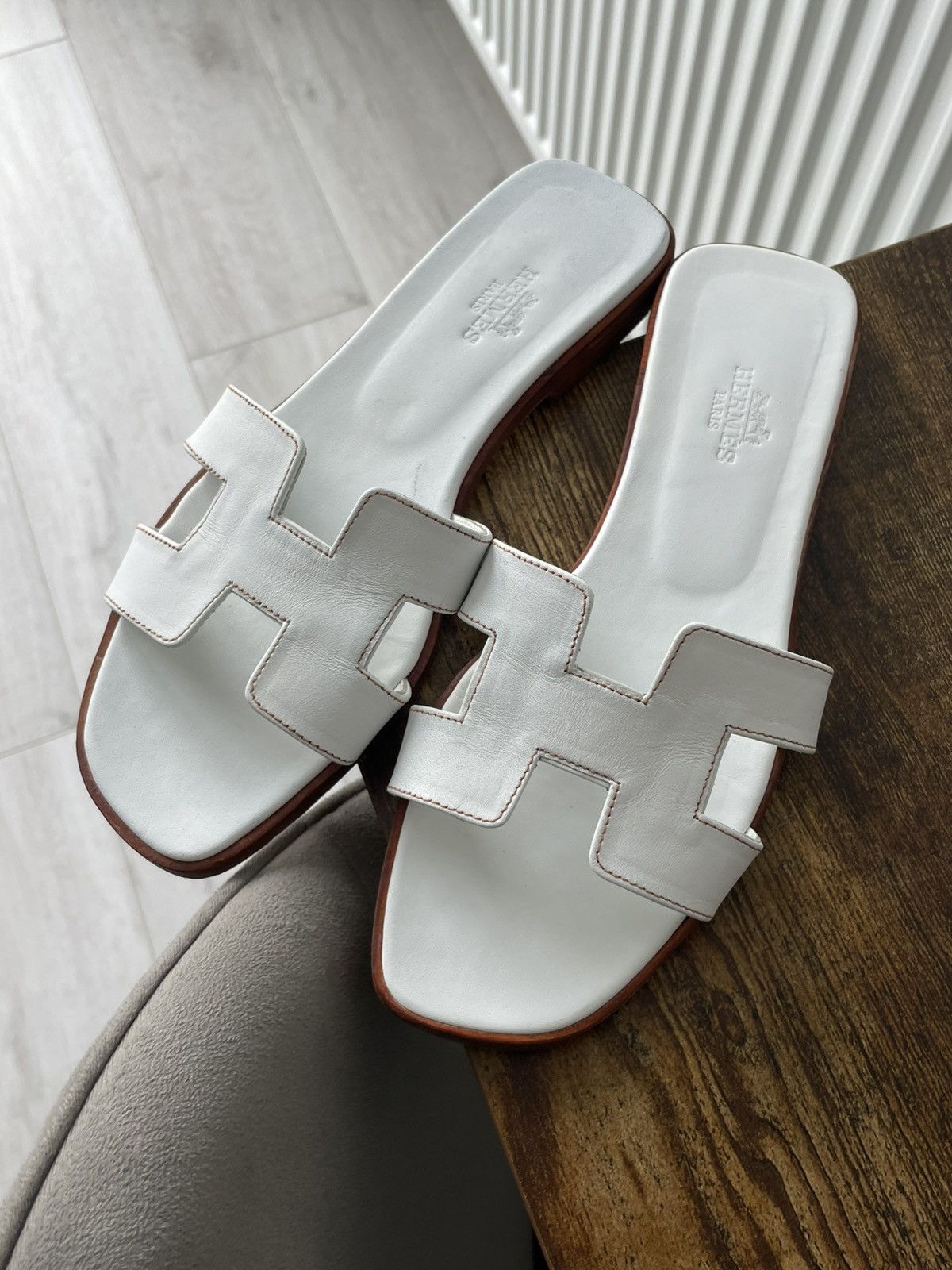 Hermes Hermes Oran White Leather Flat Sandals Size US 7 / IT 37 - 1 Thumbnail