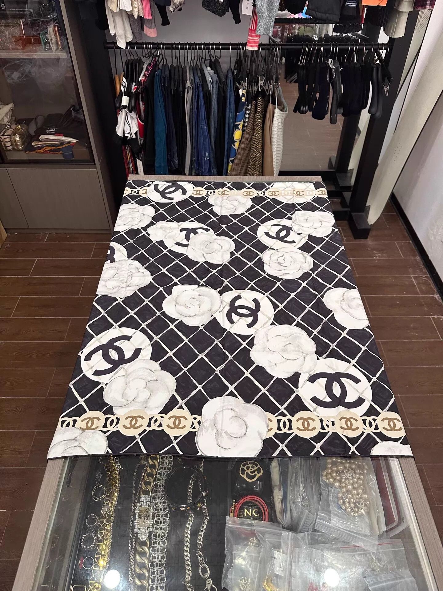 Chanel Chanel Camellia CC print silk scarf black white new Size ONE SIZE - 3 Thumbnail