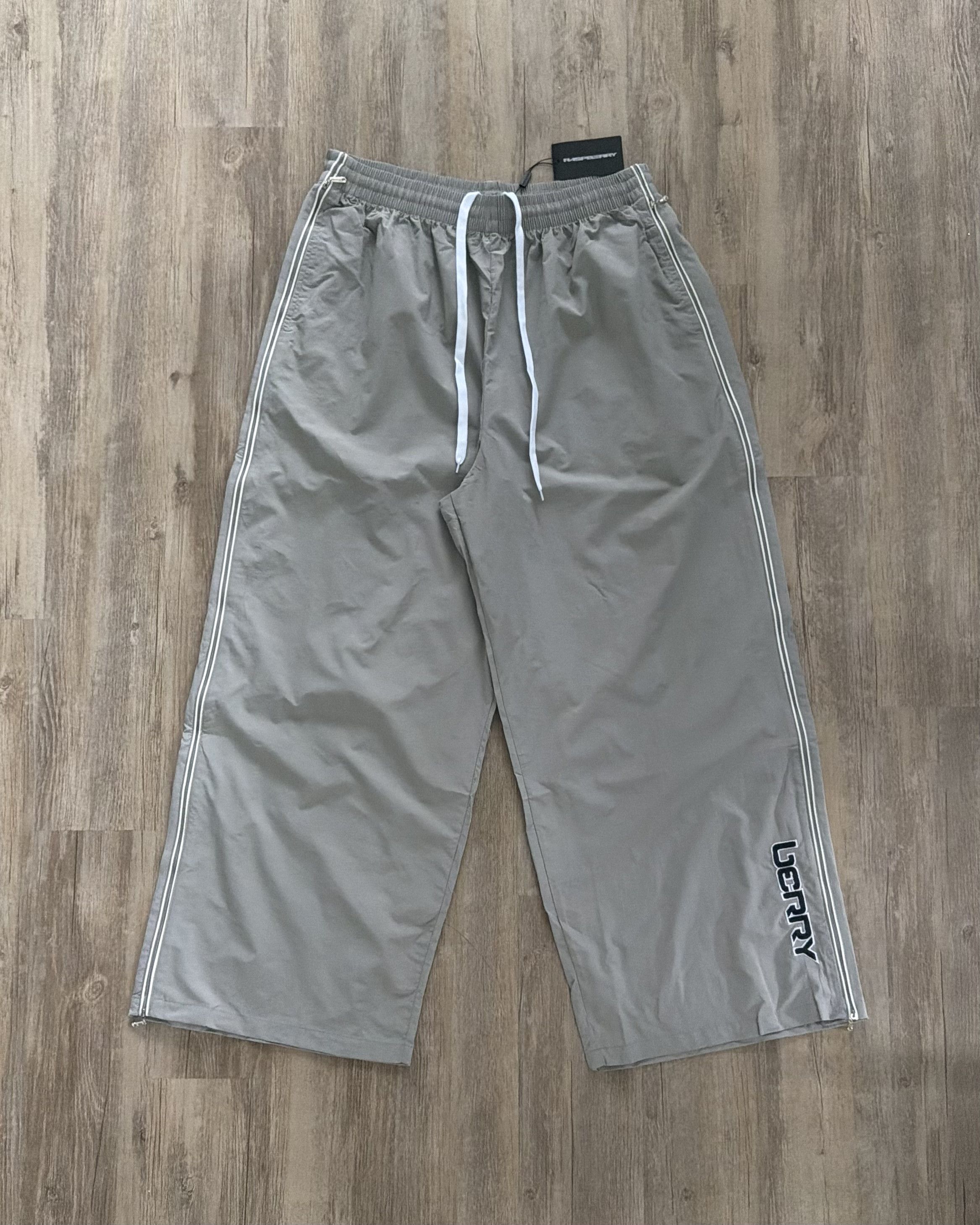 The GV Gallery GvGallery Raspberry Hills 'J Will' Sweats Size US 30 / EU 46 - 1 Thumbnail