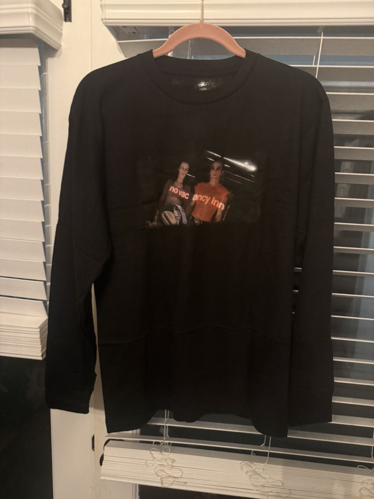No Vacancy Inn Woody Harrelson long sleeve