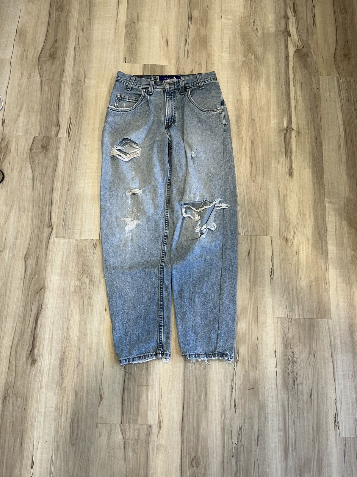 Vintage 90s Levi’s baggy silver tab jeans