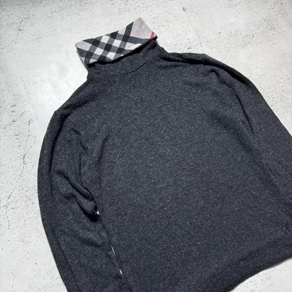 Burberry burberry longsleeves with signature plaid at the throat Size S / US 4 / IT 40 - 2 Thumbnail