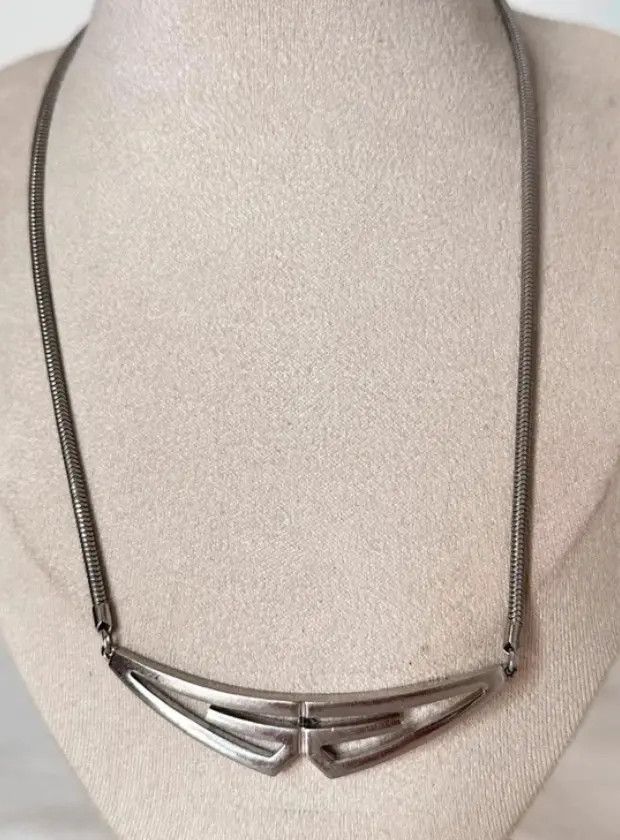 Givenchy Givenchy Necklace Chain Metal Pendant 70s Vintage EX0166 Size ONE SIZE - 2 Thumbnail