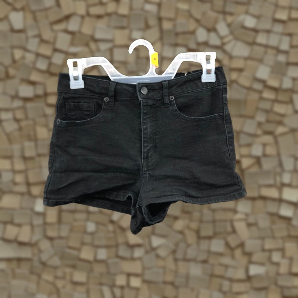 Forever 21 FOREVER 21 Boyfriend Shorts Womens Size 26 Mid Rise Dark Wash Black Denim Jean Shirt? Size 26" / US 2 / IT 38 - 1 Thumbnail