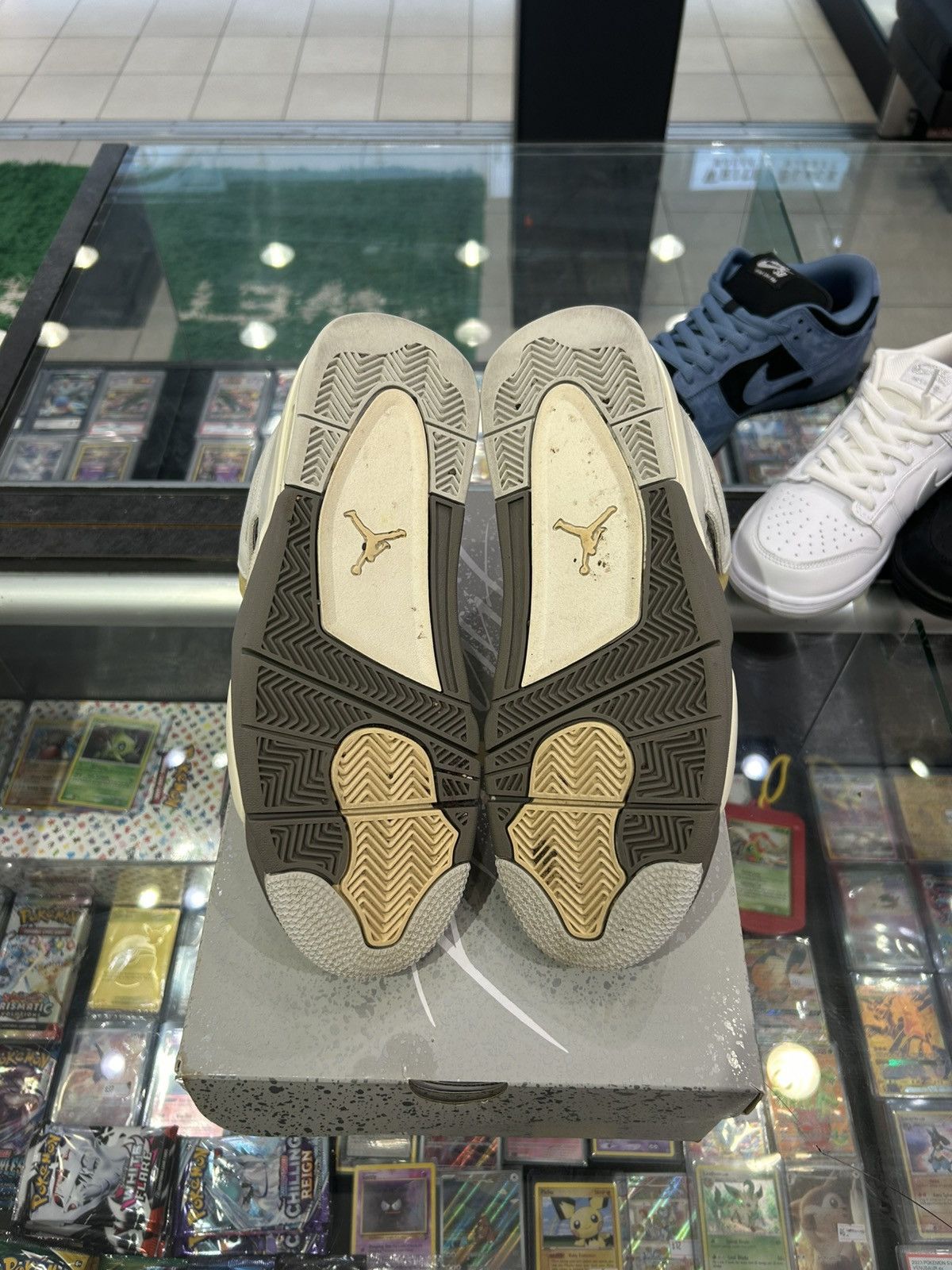 Jordan Brand Jordan 4 craft photon dust Size US 9.5 / EU 42-43 - 9 Thumbnail