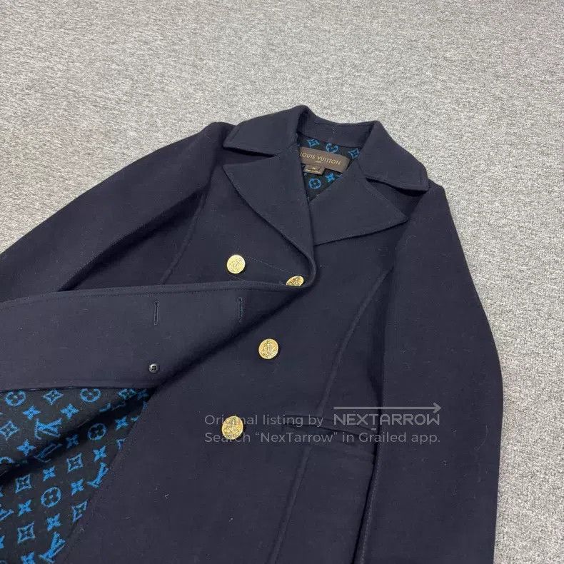 Louis Vuitton Louis Vuitton Wool coat with double-breasted gold button l Size XS / US 0-2 / IT 36-38 - 3 Thumbnail