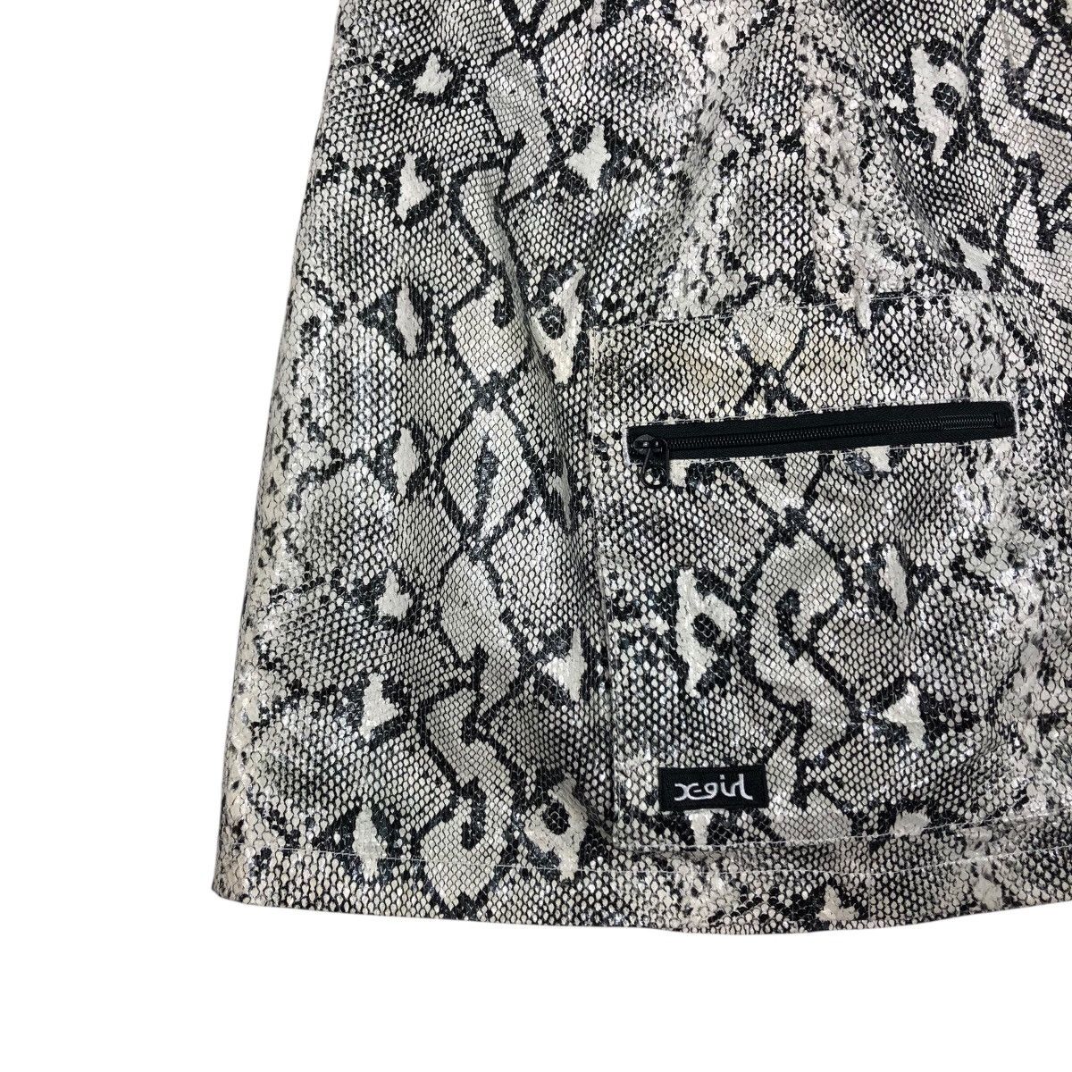 Japanese Brand X-Girl Snake Print Mini Skirt w/ Front Zip Pocket Size 24" / US 00 / IT 34 - 5 Thumbnail