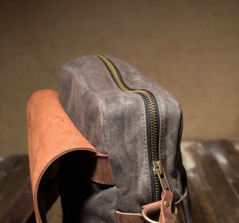 Japanese Brand Men's waxed canvas shoulder bag Size ONE SIZE - 5 Thumbnail