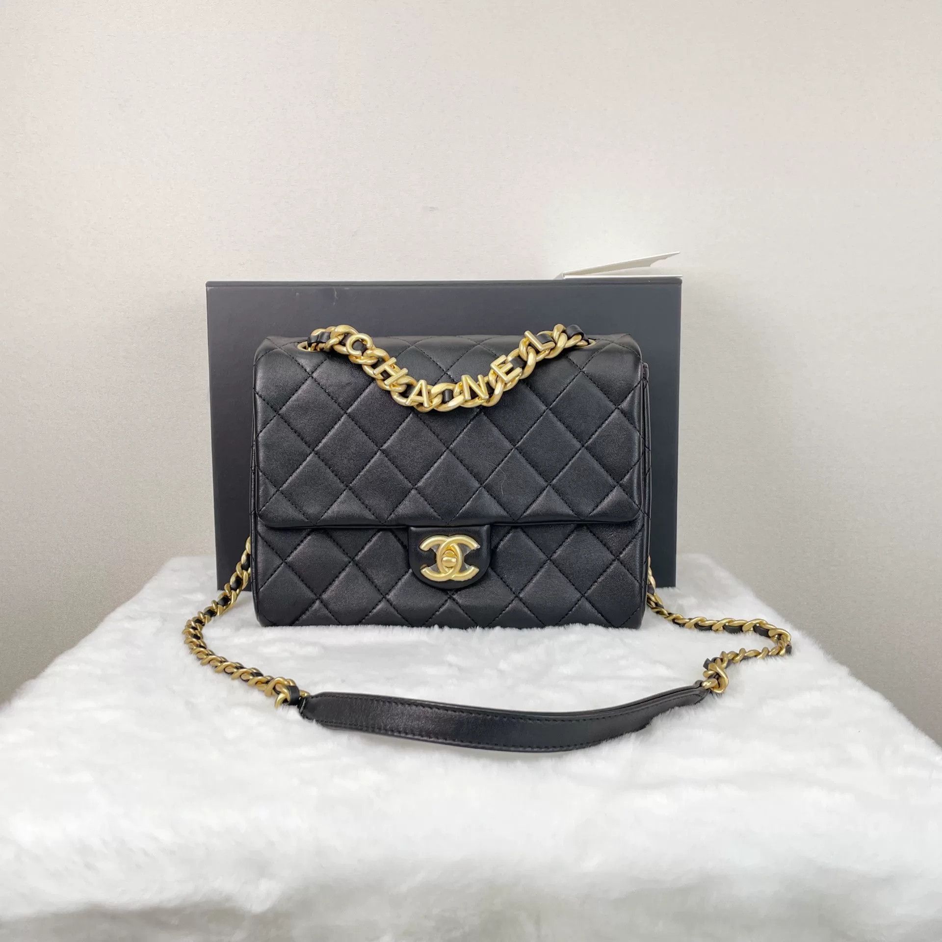 Chanel Pre-loved Bag Very good condition Size ONE SIZE - 1 Thumbnail