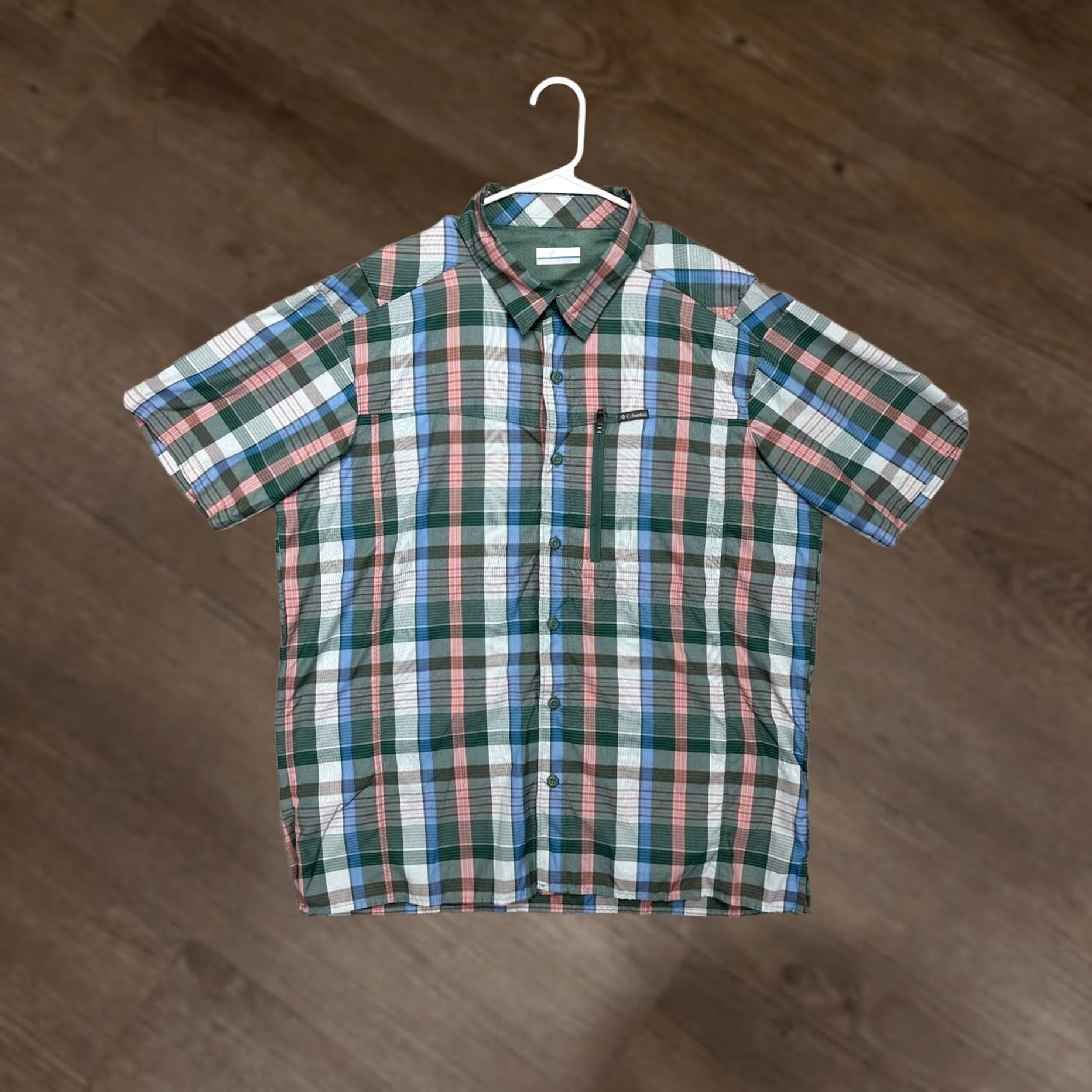 Vintage Columbia Shirt Mens Large Green Nylon Hiking Button Up Vented Collared Short Sleeve Misc Casual Outdoor Size US L / EU 52-54 / 3 - 1 Thumbnail