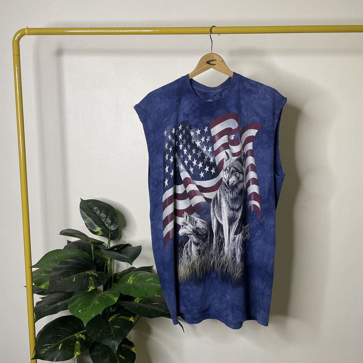 Habitat × The Mountain × Vintage Vintage Y2K The Mountain Wolf American Flag Sleeveless Size US XL / EU 56 / 4 - 1 Thumbnail
