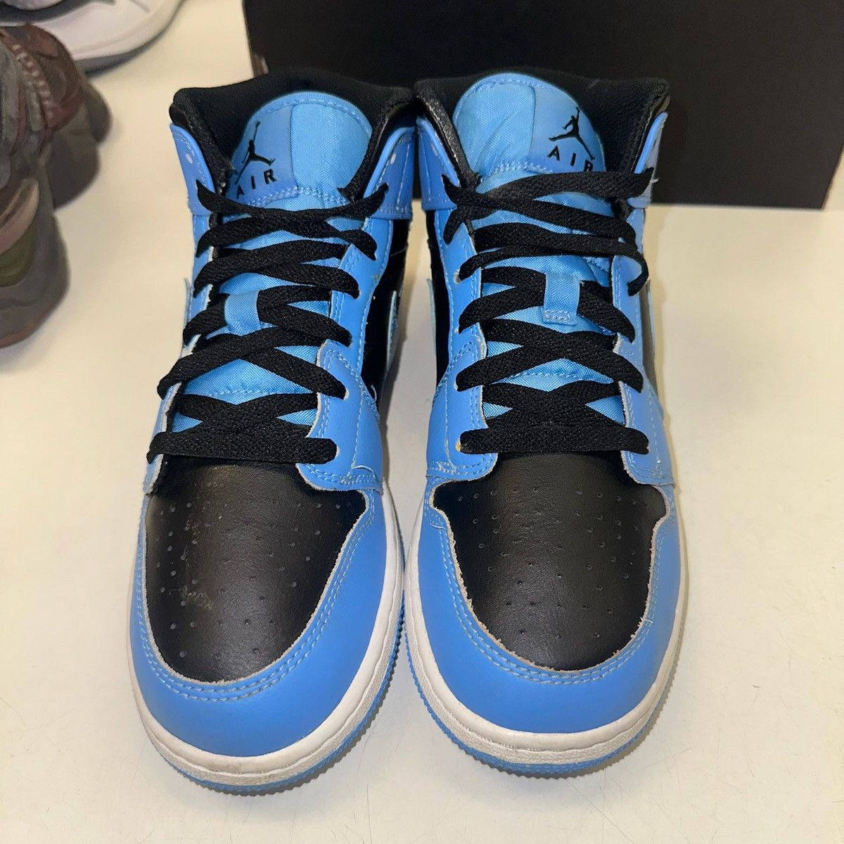 Jordan Brand × Nike Size 7Y (8.5W) - Nike Air Jordan 1 Retro Mid GS “UNC” Size US 8.5 / IT 38.5 - 4 Thumbnail