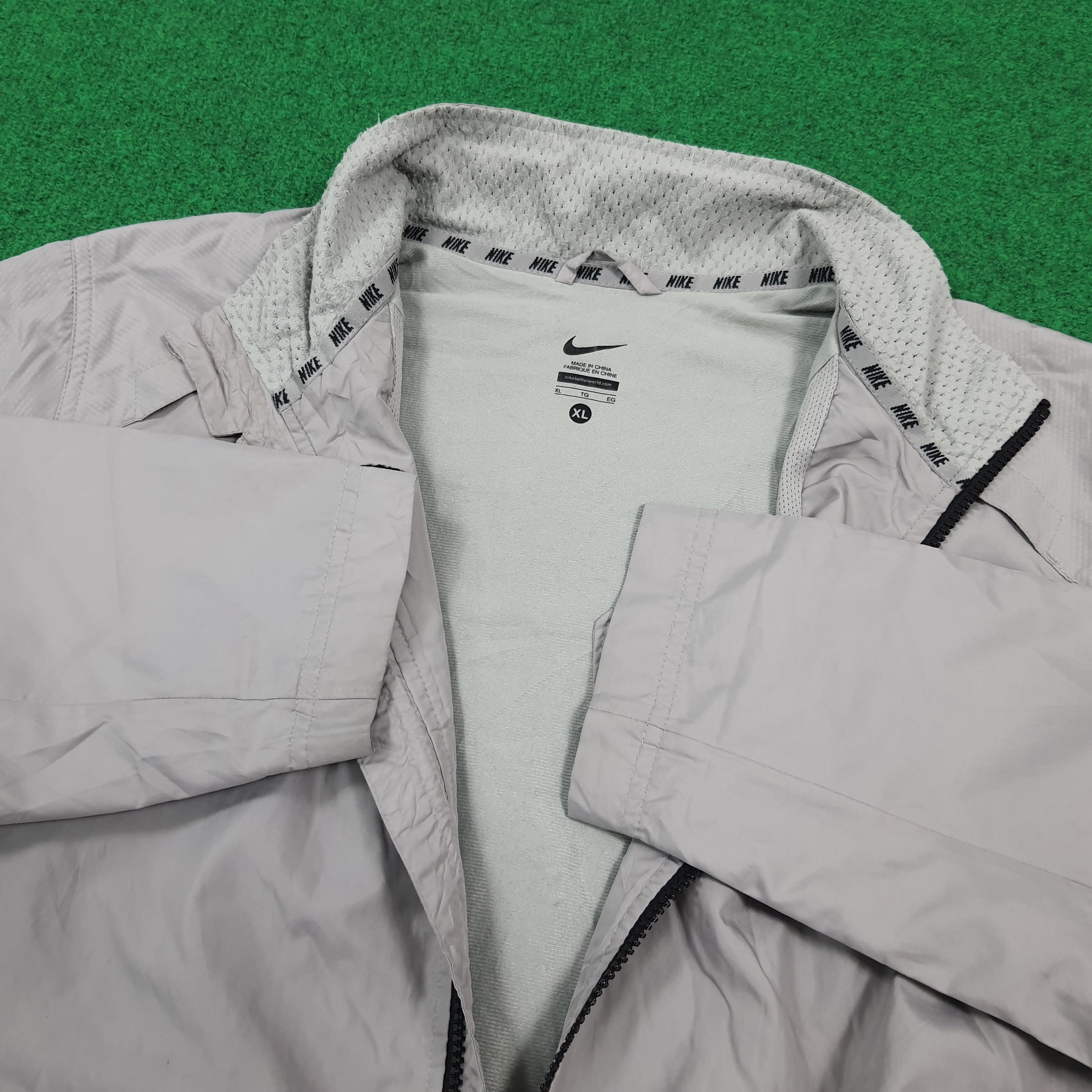 Nike Vintage Nike Training Zipper Outerwear Jacket C309N8 Size US L / EU 52-54 / 3 - 4 Thumbnail