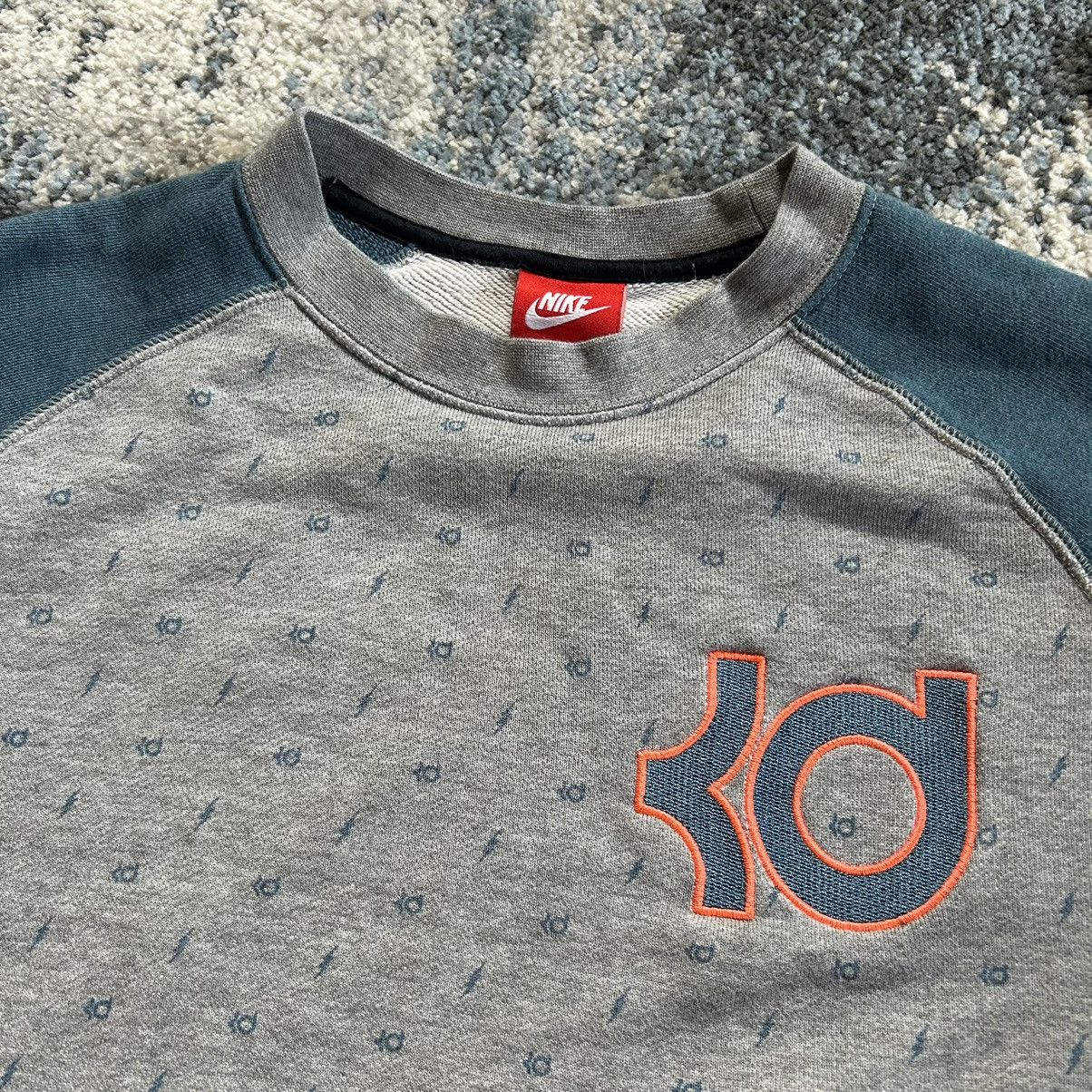 Nike KD KEViN DURANT MONOGRAM CREWNECK SWEATSHiRT OKC THUNDER Size US M / EU 48-50 / 2 - 2 Thumbnail