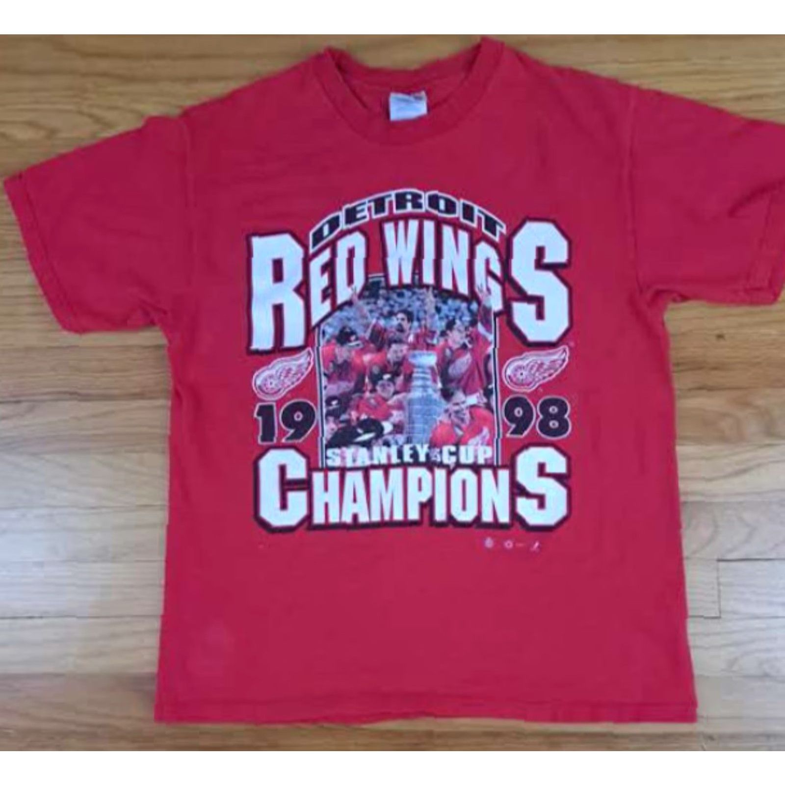 Hanes VINTAGE Deroit Red Wings 1998 Stanley Cup Photo Print T-Shirt Hanes Large Size US L / EU 52-54 / 3 - 4 Thumbnail