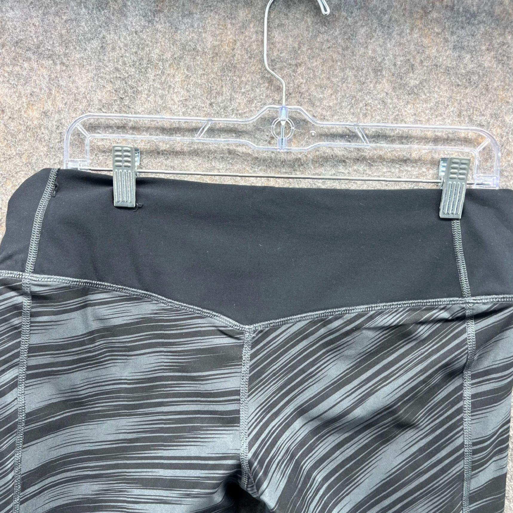 Nike Nike Leggings Women L Black Legend 2.0 Sportwear Dri Fit NEW Running Pants Cropped with Pockets Size 36" / US 14 / IT 50 - 6 Thumbnail